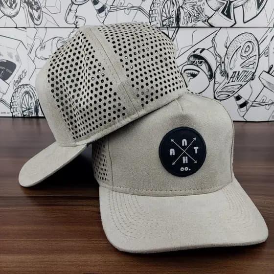 Boné Trucker Strapback Telinha Anth Co. ANTH X Aba Curva Moda Casual Carmuça Ajustável