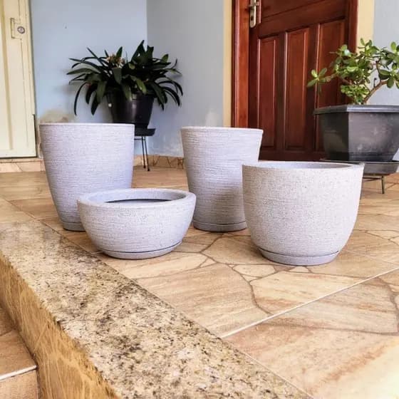 Kit 4 Vasos de Polietileno para Plantas - Coluna Bojo1, Coluna Redonda1, Bojo1 e Bacia 1