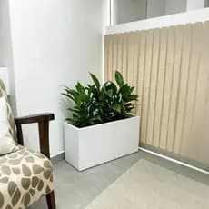 Jardineira Grande Luxo para Plantas 80cm com Prato Invisível | Vaso Floreira Moderna Marmorizada em Polietileno