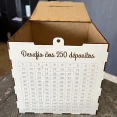Cofre Desafio 31 Mil em 250 Depósitos Caixa Para Guardar Dinheiro Com Alça De Cadeado Em MDF Branco