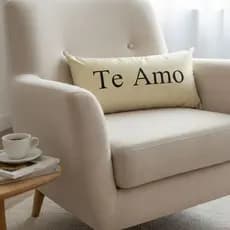 Capa De Almofada Com Base Retangular Personalizada em Frase Pronta "Te Amo"" em Tecido Suede 50x30cm