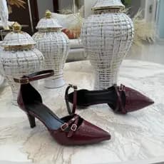 Scarpin Salto 7cm com Fivelas – Elegância e Sofisticação Show Show