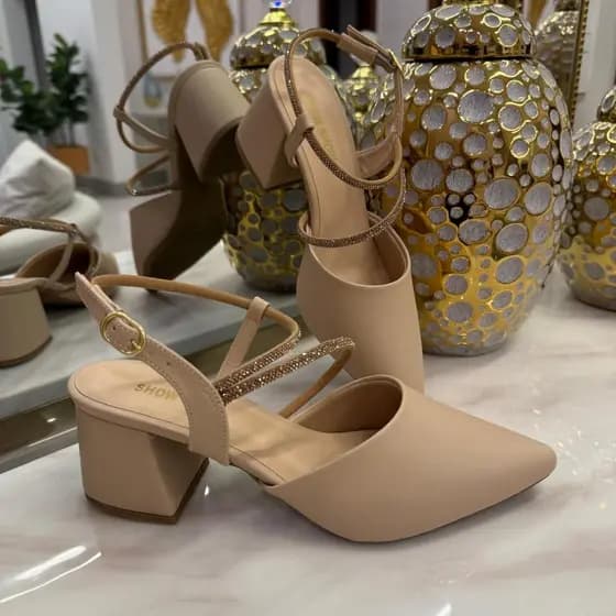 Scarpin Feminino Show Show Bico Fino Com Salto Grosso Com 6cm e Tira de Strass fechamento fivela