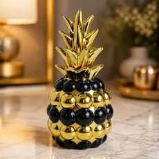 Escultura Decorativa Abacaxi em Cerâmica Dourado com Detalhes Pretos
