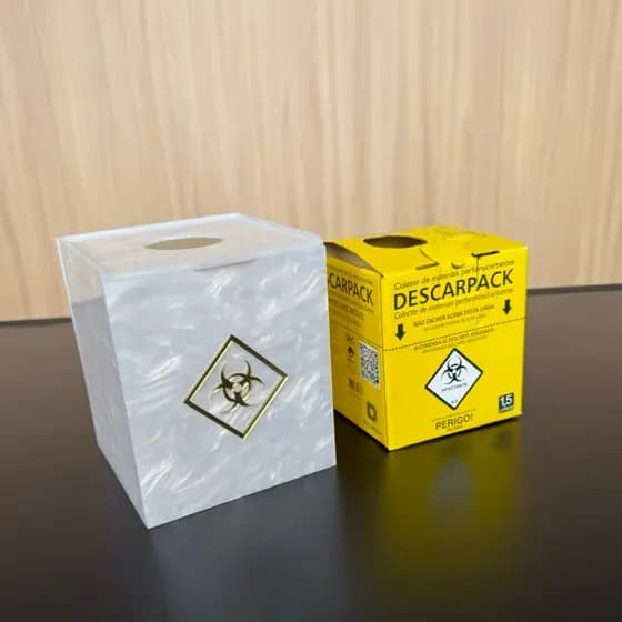 Caixa coletora perfuro cortante descarpack 1,5 litros personalizada em acrílico madreperola estética biomedicina clínica