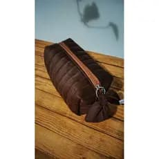 Necessaire Box Grande. Necessaire tamanho grande detalhe pingente flor. Necessaire para maquiagem grande