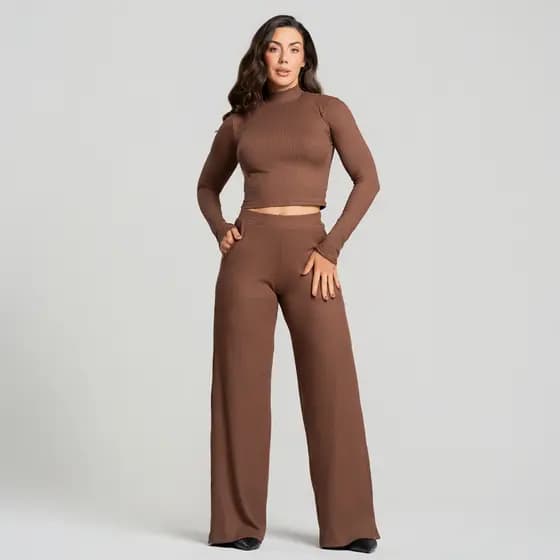 Conjunto Feminino Canelado Calça Pantalona com Bolso e Top Cropped Manga Longa com Gola Alta