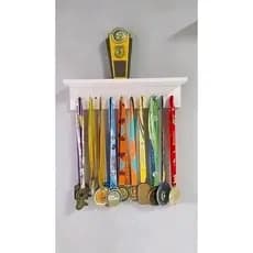 Prateleira Para Medalhas Com Espaço Para Troféus Prateleira Em Mdf Com 10 Ganchos