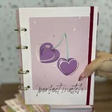 Caderno Argolado Colegial 6 Divisórias 160 Folhas 179mmx241mm Doce Romance Larissa Manoela Com Cheiro Animativa