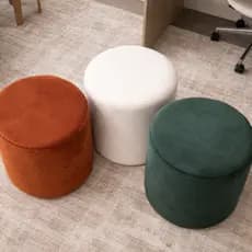Trio de Puff´s Aura Home –  Multiuso Com Pés Antiderrapantes -  Terracota Suede, Verde Musgo suede e Off White Boucle