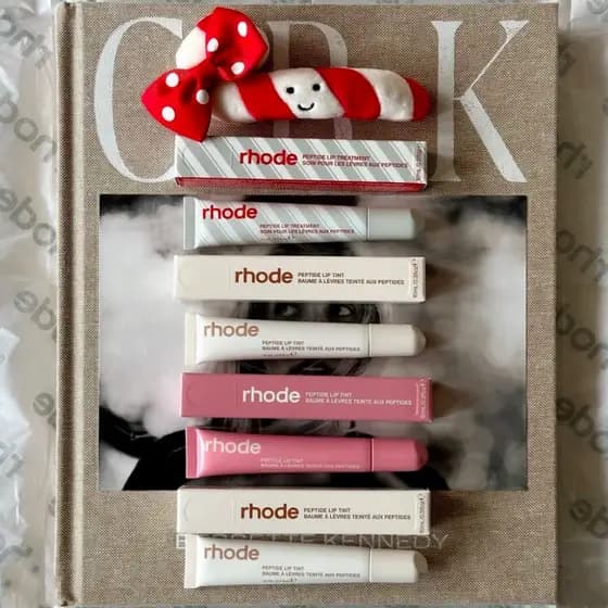 Novo Produto Mais Vendido Moda Limão Amarelo Rhode Lip Glaze Hailey Mesmo Estilo Fita Torrada Espresso Framboesa Geléia