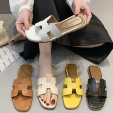 Ready Stock Influencer Stock Influencer Chinelos de Verão Femininos de Moda Flat-Soled Outer Wear 2022 Novas Sandálias Estilo Coreano Versão Praia Travel Flip-Flops