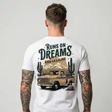 T-shirt Dreams & Gasoline: Estilo para quem vive a estrada. Garanta a sua agora!