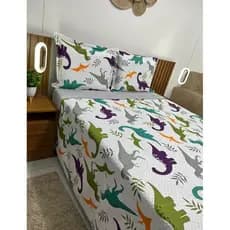 Kit Colcha Infantil Dinossauros + 2 Porta-Travesseiros – Diversão e Conforto para o Quarto das Crianças