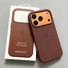 Capa protetora TechWoven MagSafe para iPhone 17 Pro Max, com botões de controle e design trançado magnético.