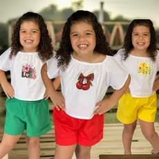 CONJUNTO INFANTIL MENINA SHORTS + BLUSA TRICOLINE ALGODÃO ESTAMAPAS LINDAS E COLORIDAS