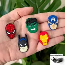 Kit 5 Pins Heróis Emborrachados Divertidos Sandálias Acessórios Bolsas Delicados