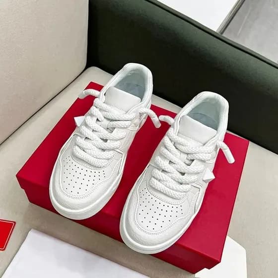 Sapatos brancos pequenos, homens soltos espessados, outono branco respirável 2023 novo estilo casual solas de pinho para