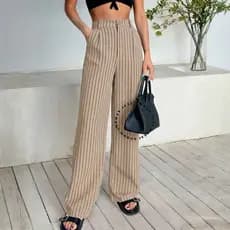 Calça Pantalona Alfaiataria Wide Leg Modelo listrado Risca de Giz