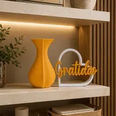 Kit Decorativo Gratidão com Vaso Dourado e Coração Branco Para Sala Rack Aparador Presente Vaso Decorativo