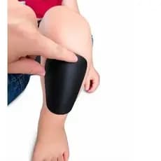Caneleira Futebol Infantil 10x6cm Preta Leve Flexível Proteção Criança Par