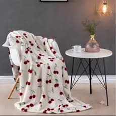 Manta Decorativa Cerejas Queen - Toque Leve, Antialérgica e Respirável