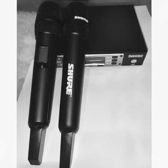 Microfone Shure Ew135g4 Duplo Sem Fio Profissional Cor PRETO 200 metros