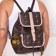 Mochila Feminina  de Couro com Detalhe Perola Alça Regulavel Casual