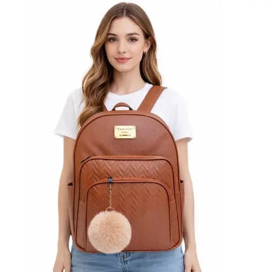Mochila Feminina  Fashion Gravacao Folha com Pingente e Bolsos Laterais Chaveiro Pompom