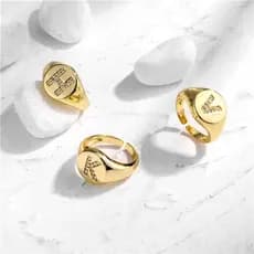 Anel de Letra Dourado com Zircônia Dedo Regulável - Estilo Sofisticado