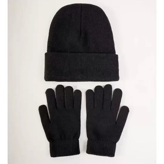 Mantenha a cabeça e as mãos quentes quando sair à rua no inverno! Um conjunto de gorro e luvas é perfeito.