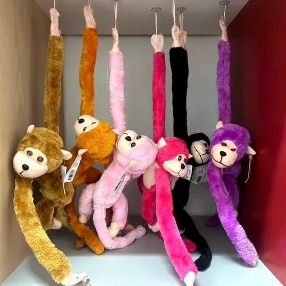 Macaco Pelúcia Com Som E Luz De Pendurar Antialérgico Grita