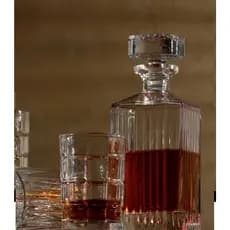 Garrafa De Cristal Para Wisky Ou Licor Trabalhada 800ml