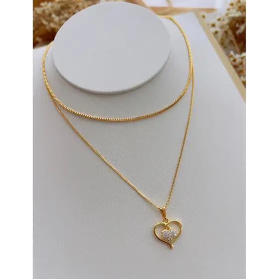Colar Duplo Folheado a Ouro 18 k com  Pingente de Coração Romantismo em Cada Detalhe