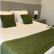 Kit Peseira Casal Queen King Manta Tricot +2 Capas de Almofada para Cama e Sofá Decoração Premium RA