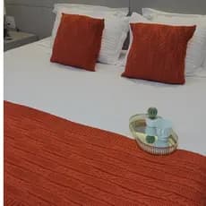 Kit Peseira de Tricô + Capa de Almofada para Cama e Sofá Casal Queen King Decoração Sofisticada RA