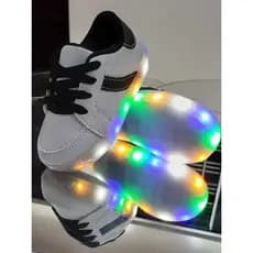 Tênis infantil masculino Branco com LED.