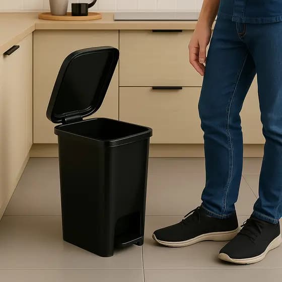 Cesto de Lixo Pedal 7l Retangular Preta Cozinha Banheiro Lavanderia Lixeira Uninjet Preto Escritorio
