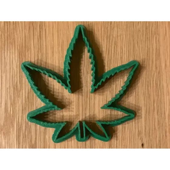 Cortador De Biscoito Com Forma  de Folha “Cannabis”