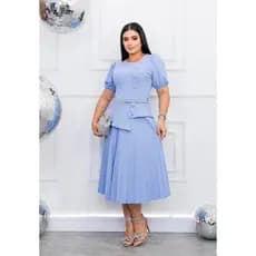 Vestido Katherine Midi Plissado Assimétrico com Botões Encapados Acompanha Cinto Moda Evangélica