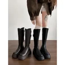 B. b.Botas pequenas femininas 2025 outono inverno marrom sola grossa mais magro olhar botas de cavaleiro altas botas na