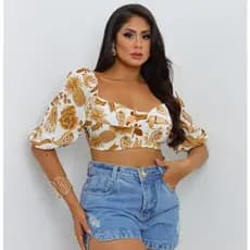 Cropped femenina manga curta tendencia 2025