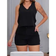 conjunto feminina de alfaiataria de blusa regata e shortes com botão com bolso