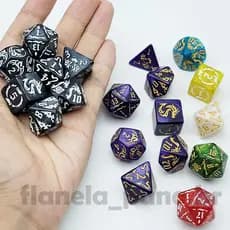 Conjunto de Dados RPG Verdes com Tema de Dragão e Runas – D4 a D20 para Jogos de Mesa