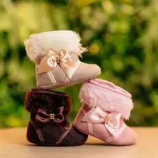 Bota para Menina RN 0 a 12 Meses Laço Cetim pelucia