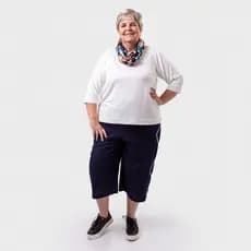 Pantacourt curta com detalhes laterais plus size azul marinho