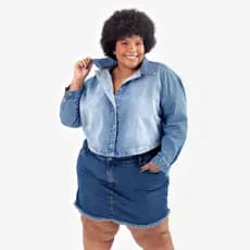 Camisa oversized cropped jeans plus size