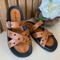 Papete Feminina Aplicações em Metal Sandália Feminina Rasterinha Caramelo Off White Preto Conforto