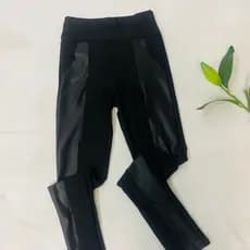 Calça de algodão com laterais de couro , sem bolso