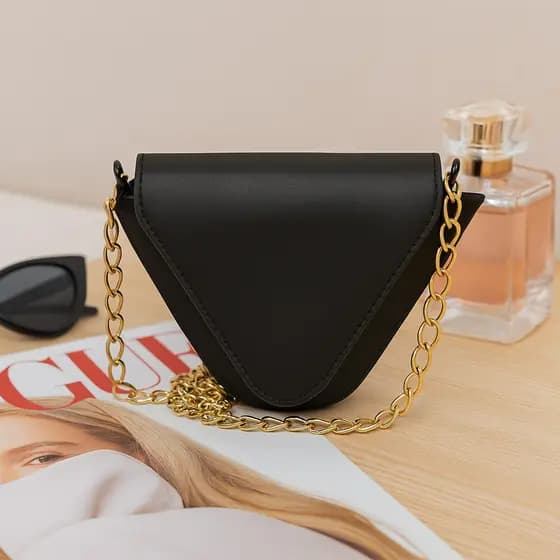 Bolsa Feminina Transversal Pequena Triangular Corrente Com Fecho Estilosa Básica Baladinha